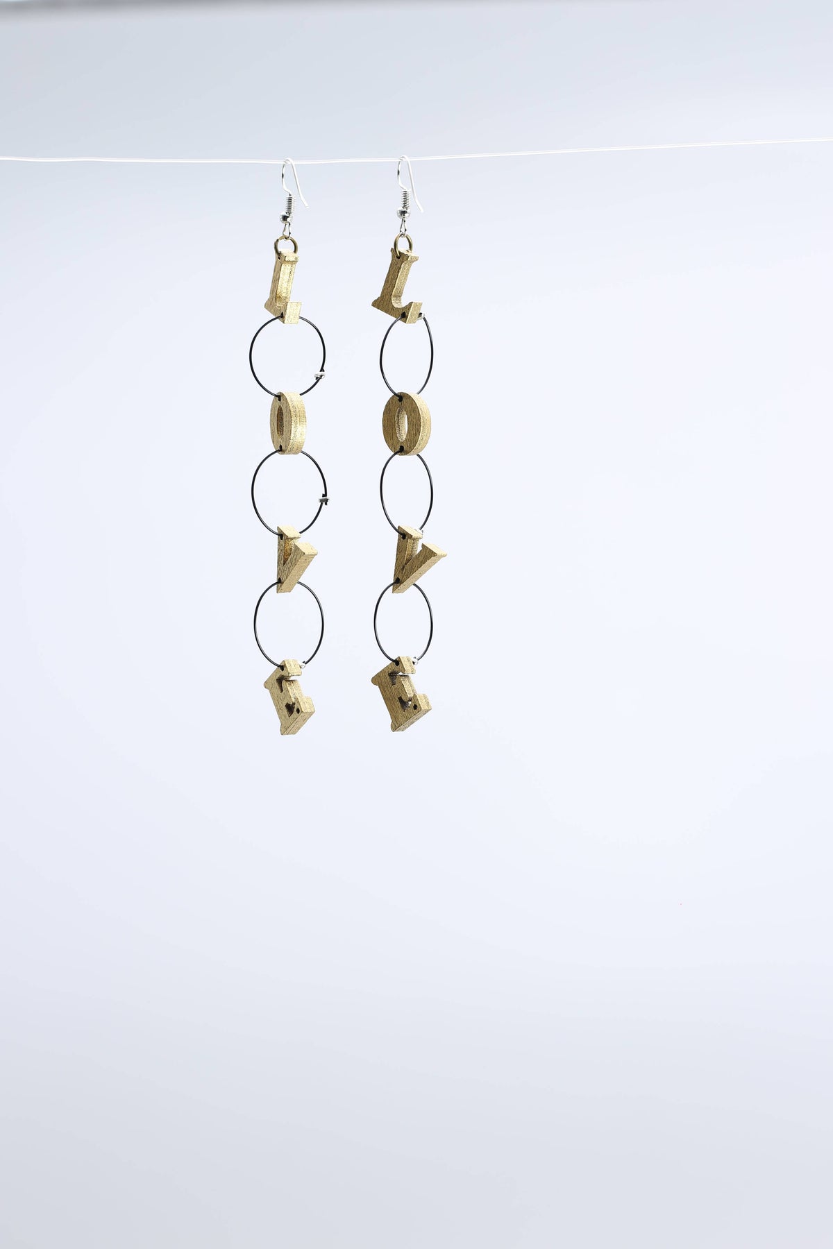 CLEARANCE: Maliit na LOVE Chain Earrings
