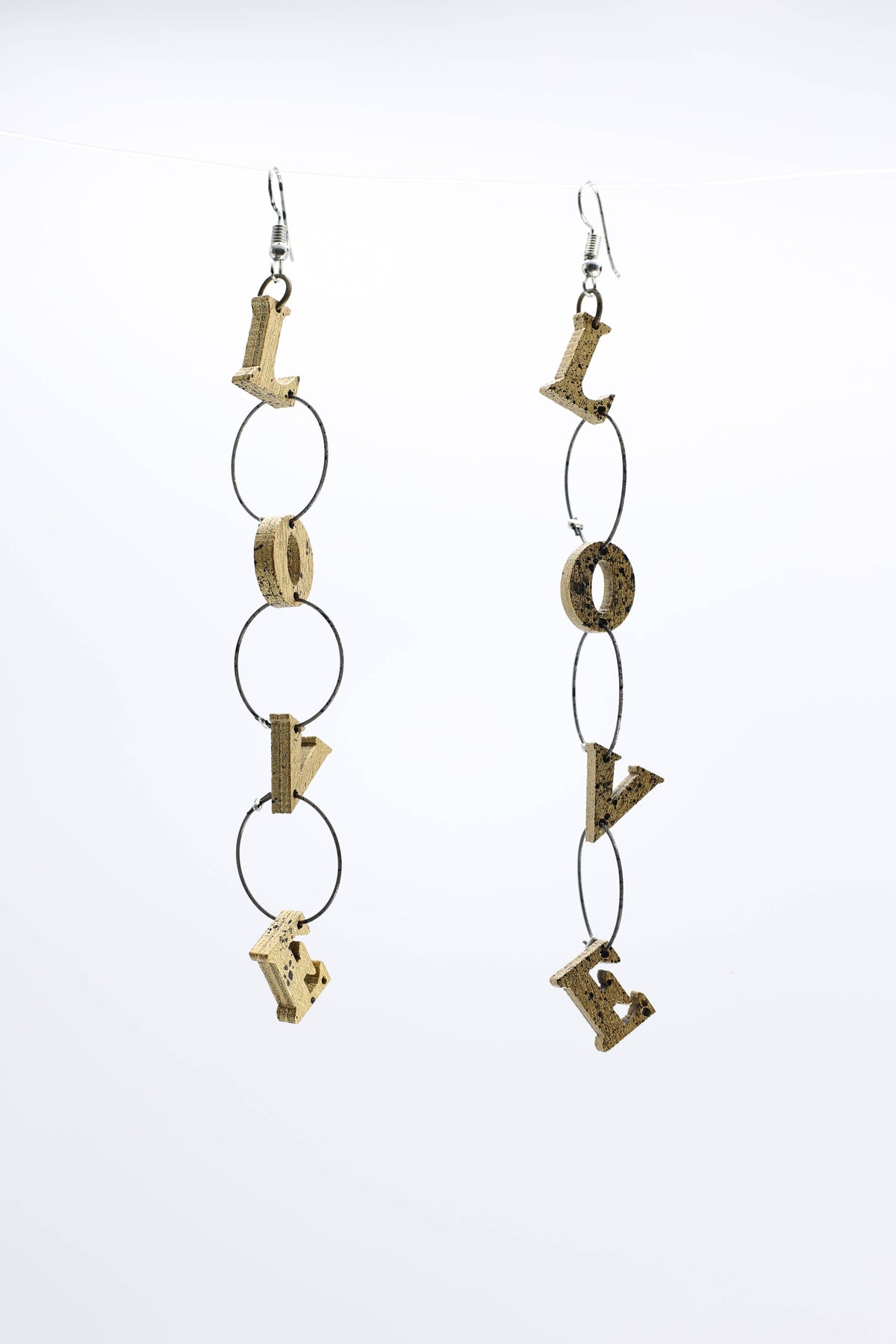 Wooden LOVE chain earrings - Pininturahan ng Kamay