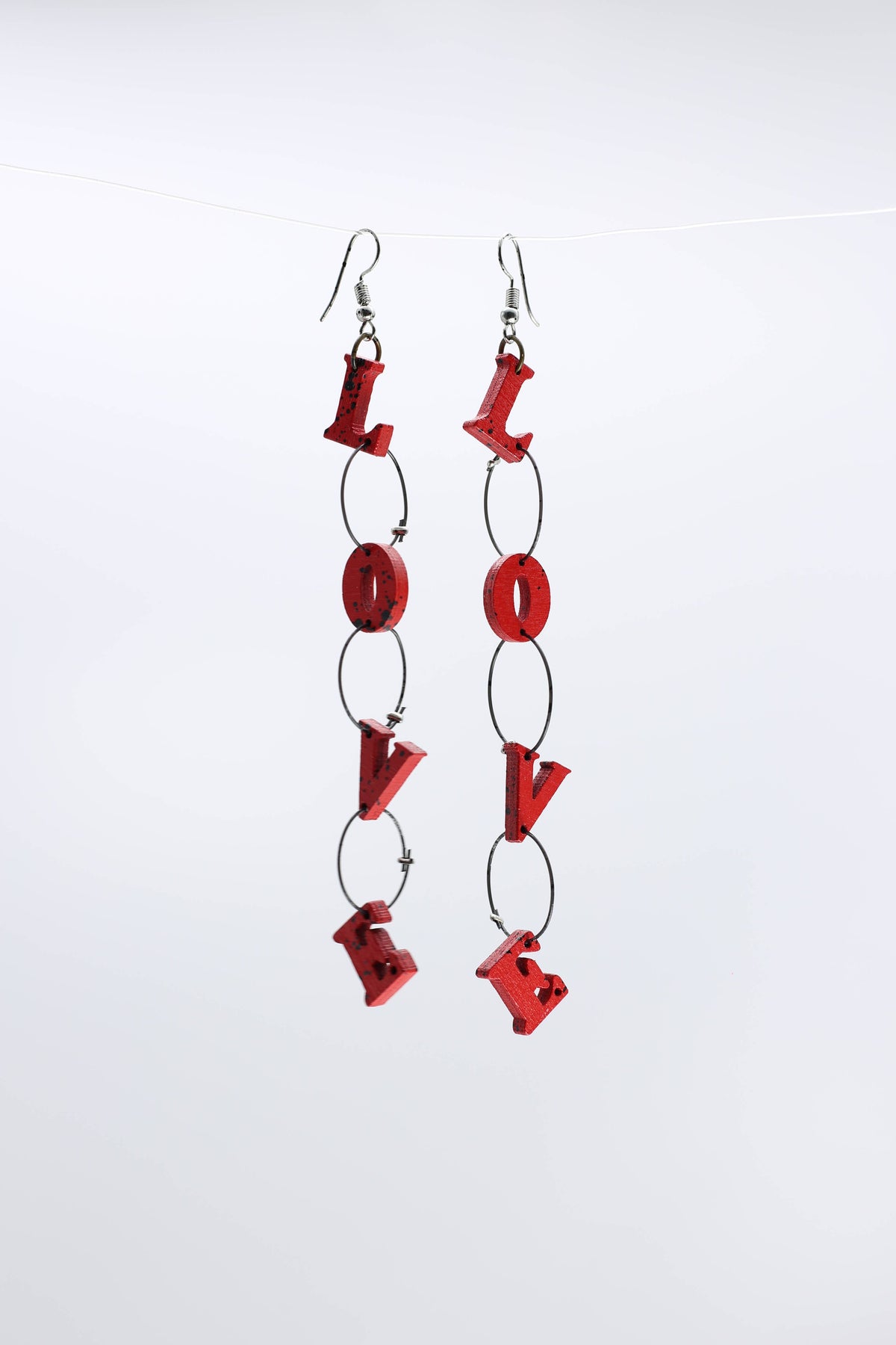 Wooden LOVE chain earrings - Pininturahan ng Kamay